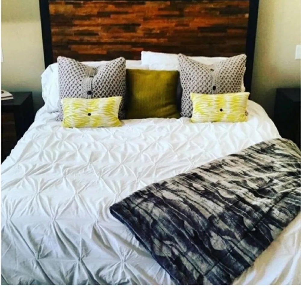 Pinched Pleat 3 Piece Duvet Cover Set - White (King) - Threshold 108"x94" - Picture 2 of 8